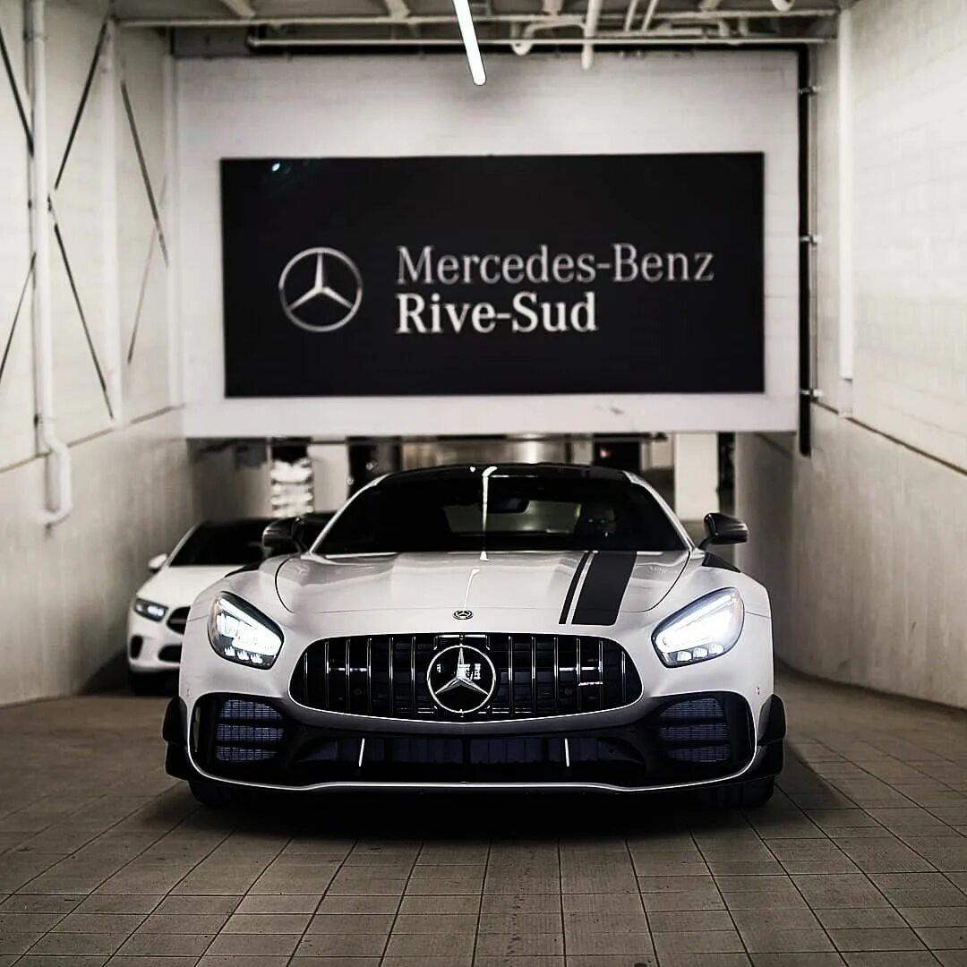 Mercedes luxury. Мерседес моя мечта. Мерседес pull. Моя машина мерседес. Картинка за рулем мерседес амг 450.