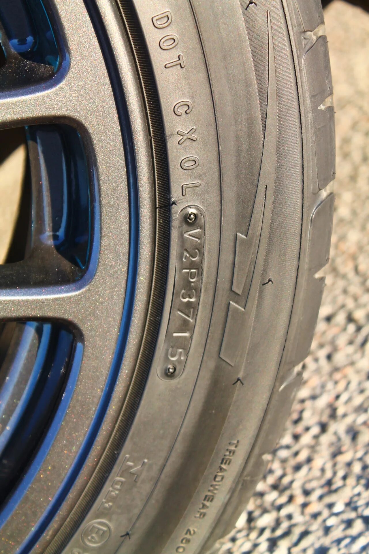 Шины toyo proxes sport. Toyo PROXES t1r Treadwear. Toyo PROXES t1r 235/45 r17. Резина Toyo PROXES Дата производства. 235/45r17 автошины Toyo DRB.