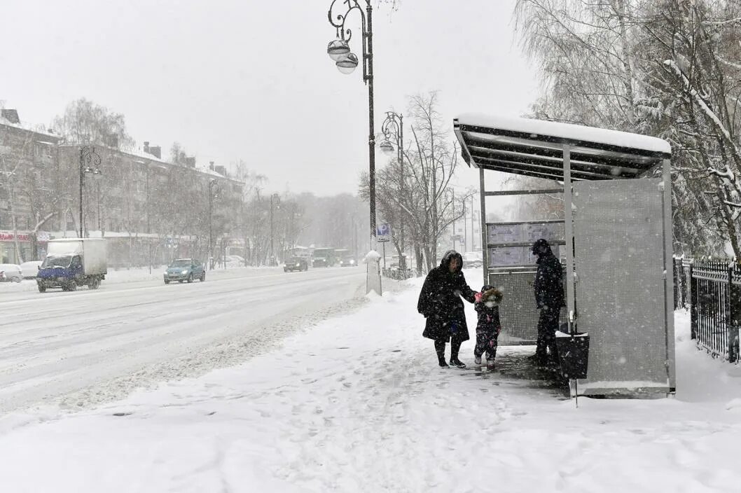 Первый снег в Тюмени. Набережная Тюмень снегопад. Первый снег Тюмень 2022. Первый снег в Тюмени 2021 год. Отменили школу сегодня в тюмени