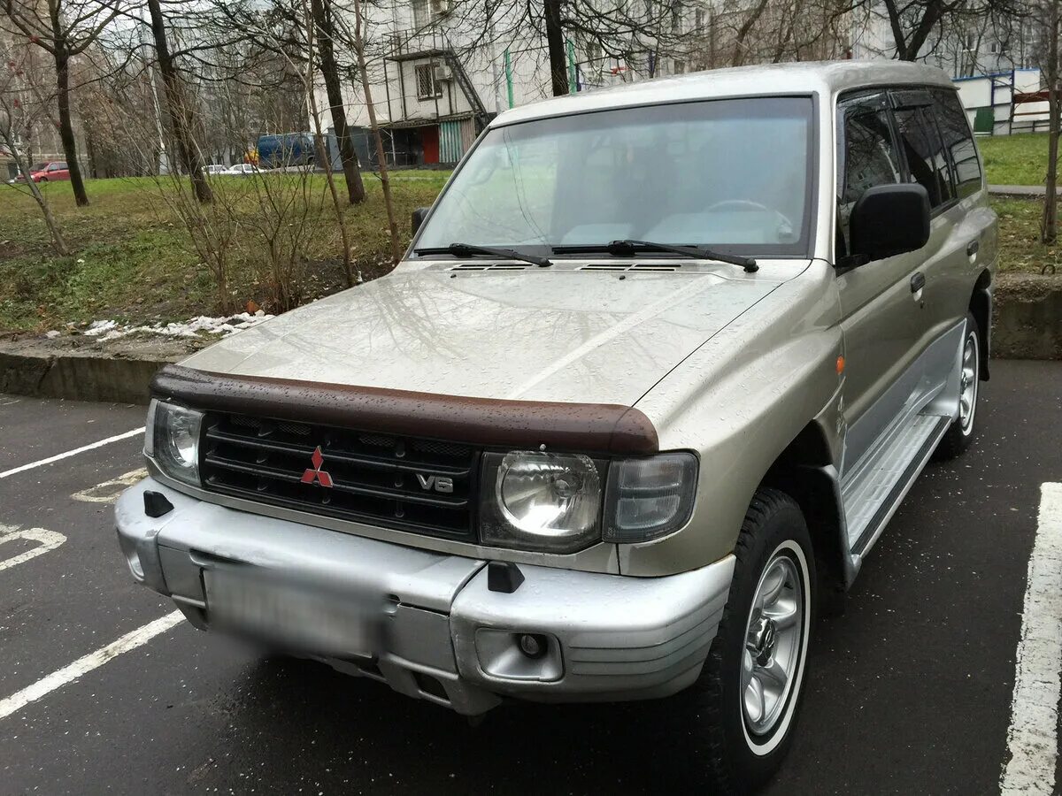 Купить мицубиси паджеро бензин. Mitsubishi Pajero 1998. Паджеро 1998. Мицубиси Паджеро 1998. Митсубиси Паджеро 1998 года.