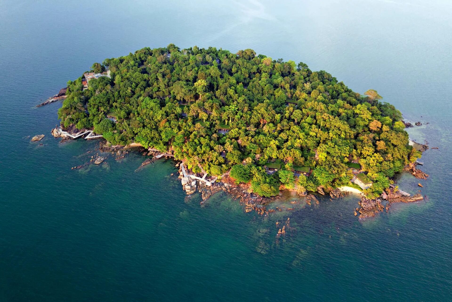 Камбоджа острова. Остров Полонского в Камбодже. Six senses Krabey Island. Бамбуковый остров.