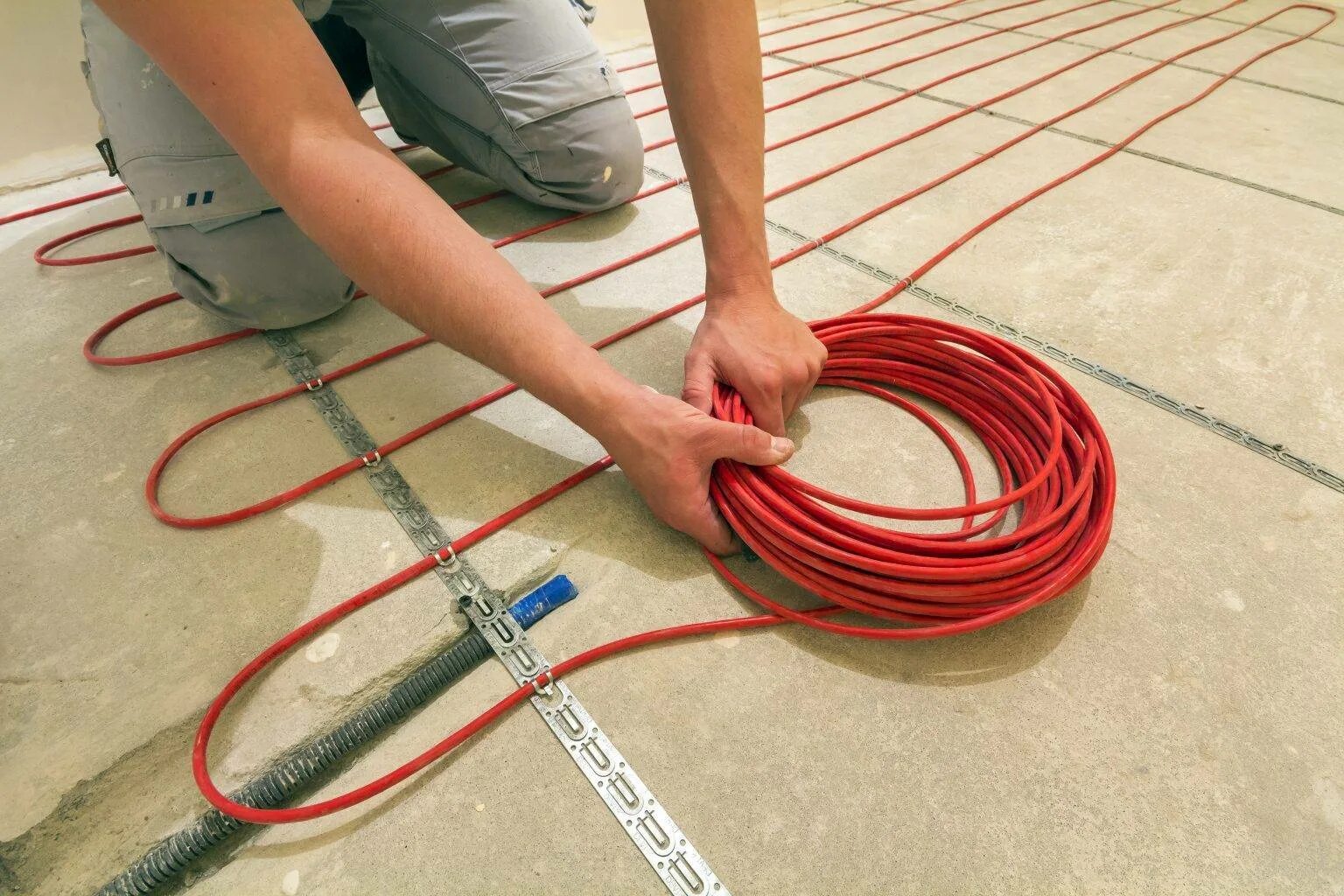 Как правильно выбрать теплый. Теплый пол cable 830. кабельный теплый пол укладка. стяжка для электрического теплого пола. греющий кабель под плитку.