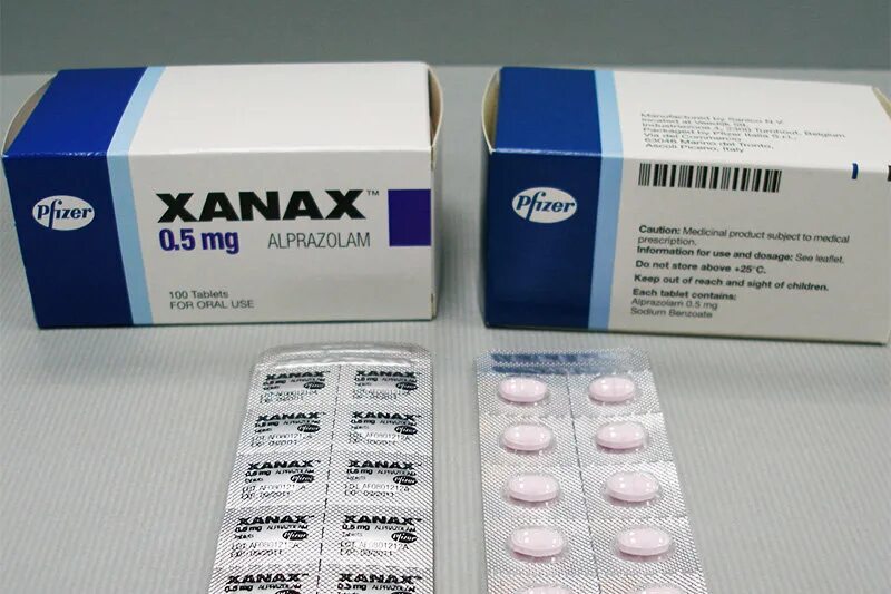 Xanax что это. Ксанакс 1 мг. Пфайзер ксанакс ксанакс. Алпразолам ксанакс. Алпразолам Pfizer.