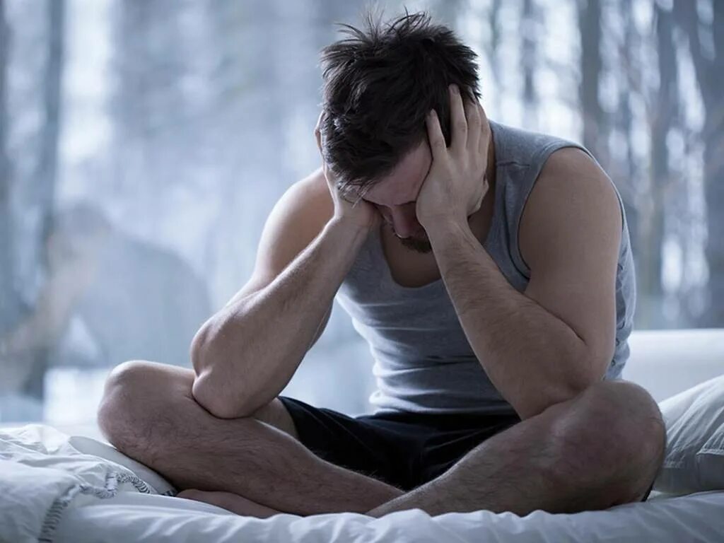 Причины бессонницы у женщин. Бессонница мужчина. Нарушение сна. Нарушение сна у пожилых. Причины бессонницы у мужчин.