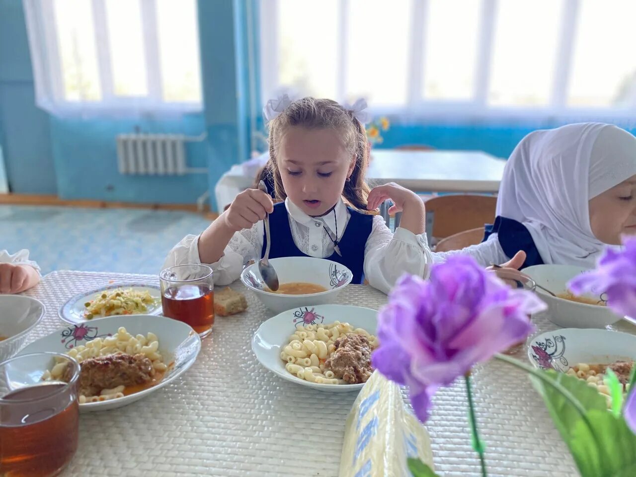 Мкоу питание. МКОУ СОШ 9 Тавда организация питания. Родители посетили столовую СОШ 3 Скопин. Школьная столовая город Кизилюрт СОШ № 7. Школьная столовая в школе №11 города Октябрьск Самарской области.