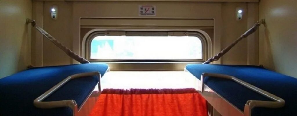 места в поезде купе. верхние места в поезде купе. купе вагон и плацкарт. купе ржд верхняя полка. пассажиры в поезде.