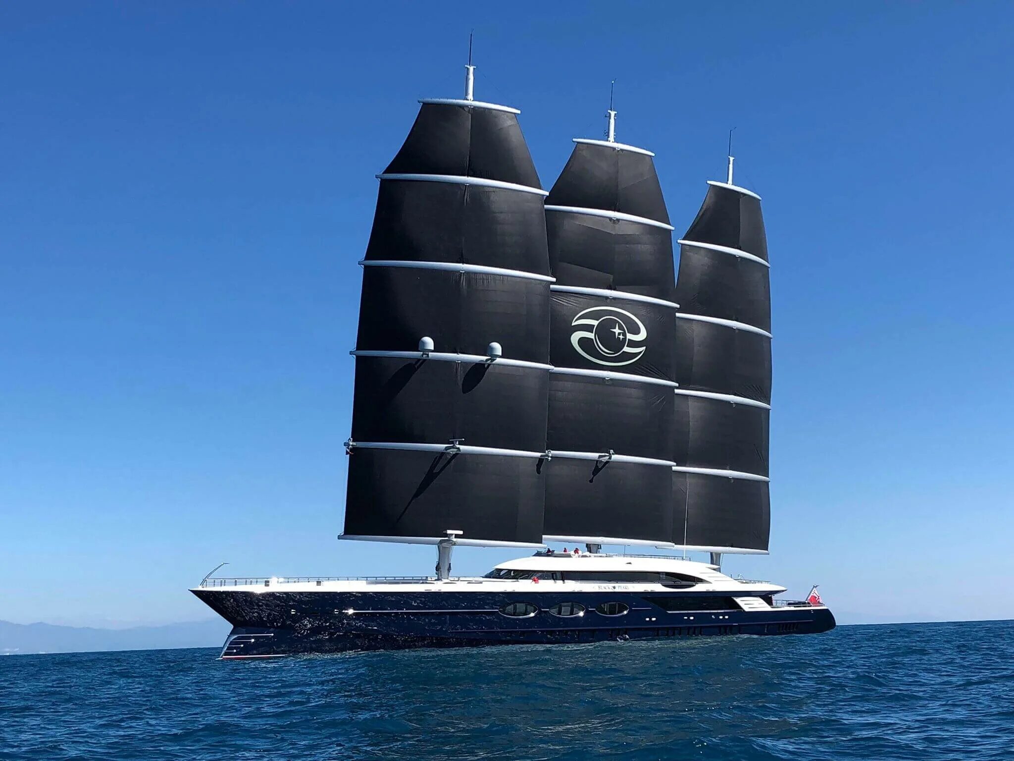 Яхта черная Жемчужина Black Pearl. Парусная суперяхта Black Pearl. Яхта Oceanco Black Pearl. Black Pearl яхта Бурлакова. С корабля современности