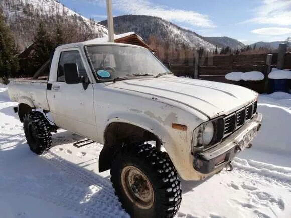 Дром ру иркутск с пробегом. Toyota Hilux 1982 Pickup. Тойота Хайлюкс 1982. Пикап Тойота Hilux 1982. Toyota Hilux Pickup 1995 год.