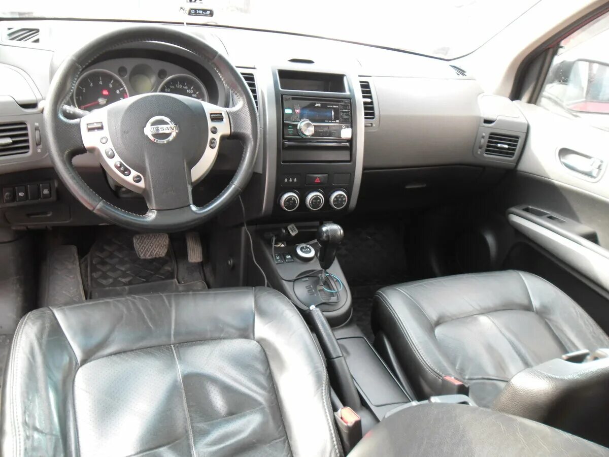 Nissan x-trail 2 поколения рестайлинг. Nissan x-trail 2017. ниссан х трейл какой автомат. 0 автомат. ниссан х-трейл 2017 салон.