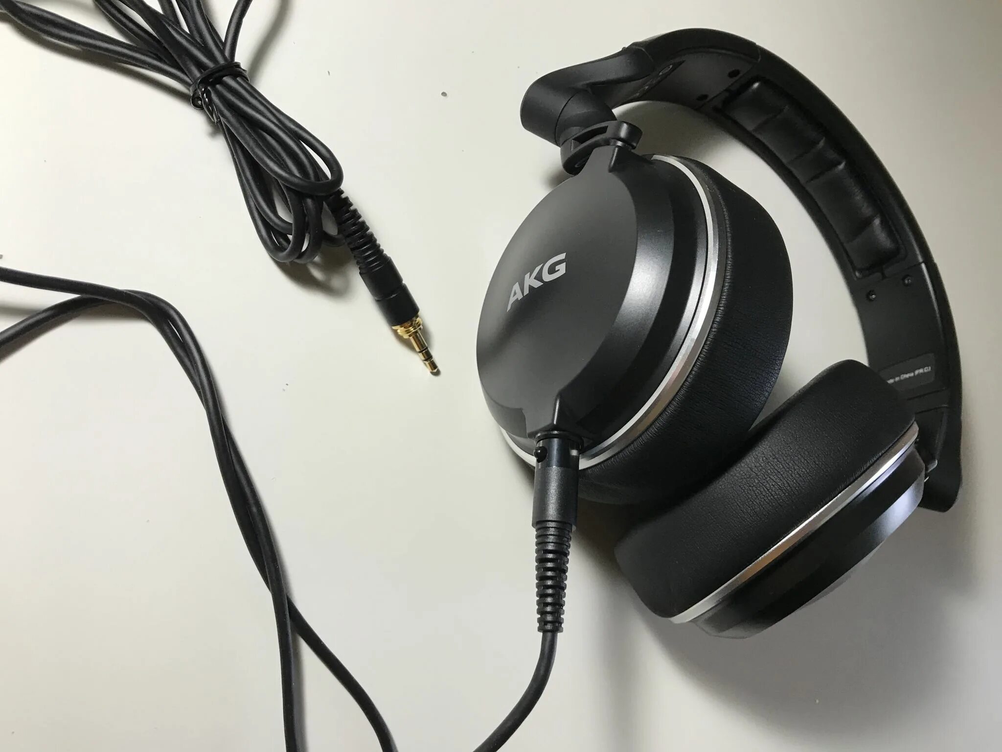 Akg блютуз наушники. Наушники akg накладные. Akg k182. Наушники akg накладные. Акг р120 в пауке.