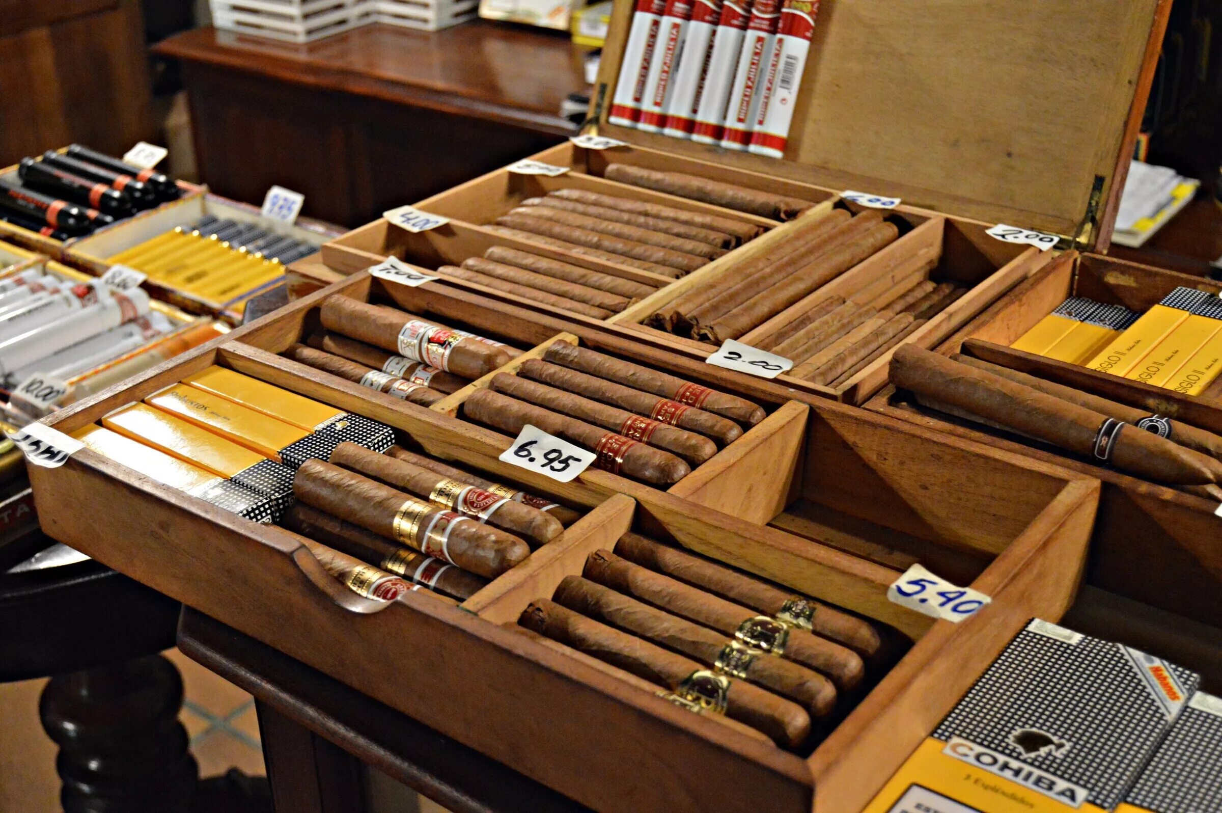 Cigar shop ru. Habana Cuba сигары. Гавана магазин сигар. Кубинская сигара Cohiba Habana Cuba. Habana Cuba сигары shop.