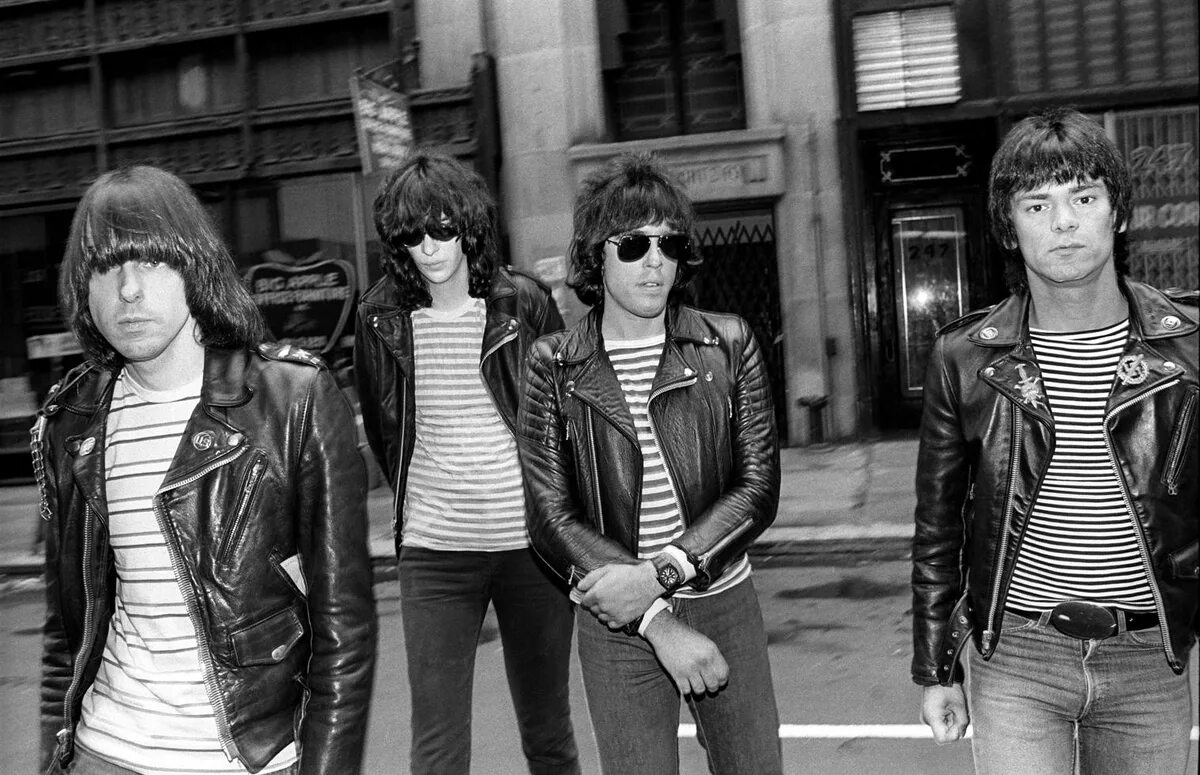 Ramones pet. Ramones 1976. Ramones 1975. Ramones Band. Лимонов Ramones.