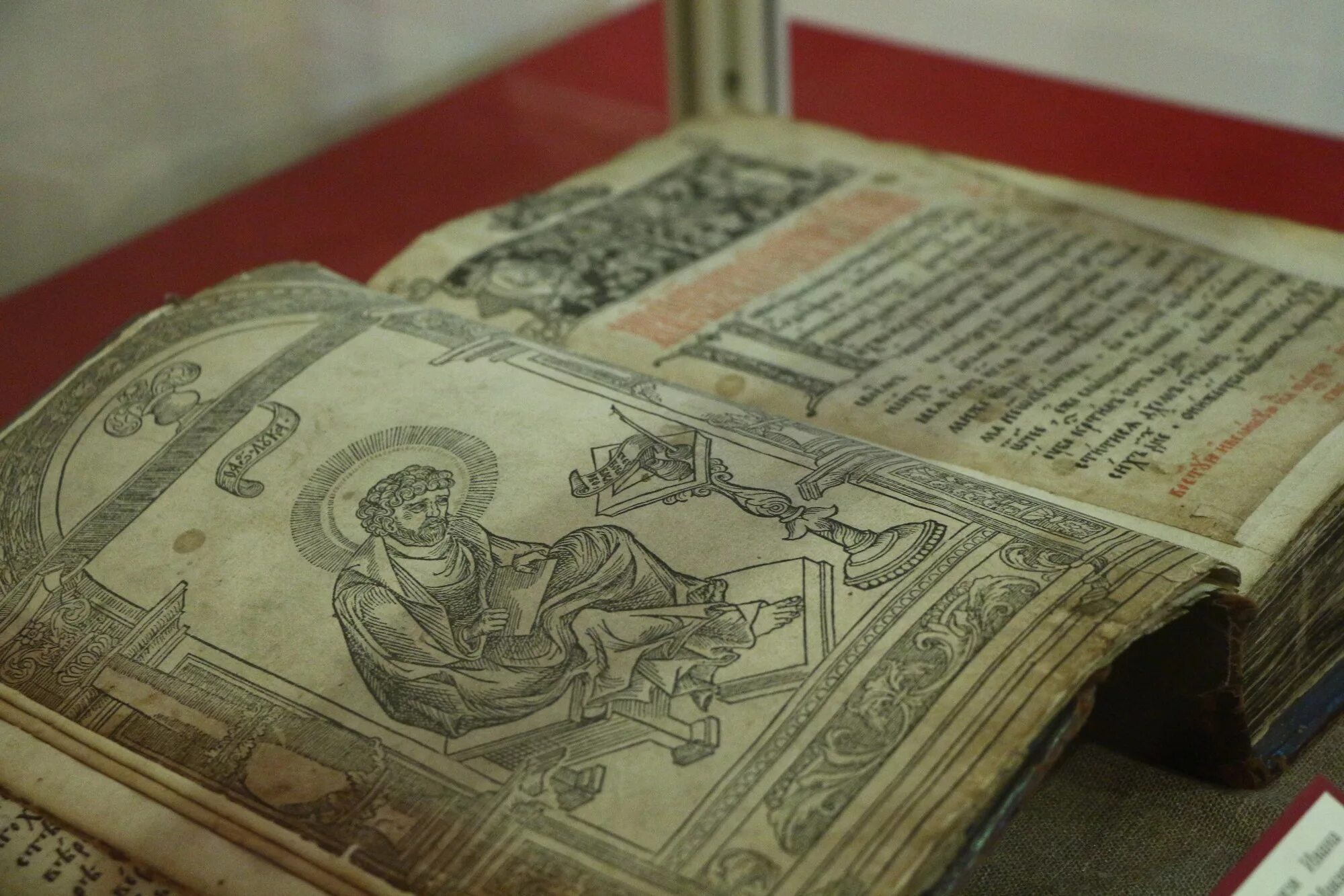 Первой печатной книгой в россии была. Апостол Федорова 1564. Апостол 1564 первая печатная. Первая книга Апостол Ивана Федорова.