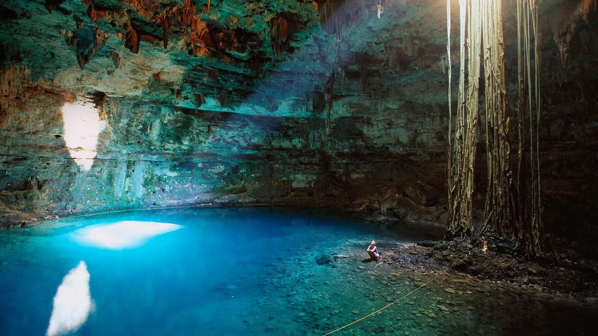 Вода в подземных реках и озерах. Сеноты в Мексике. Сенот пещера Мексика. Сеноты Юкатана. Юкатан Мексика.