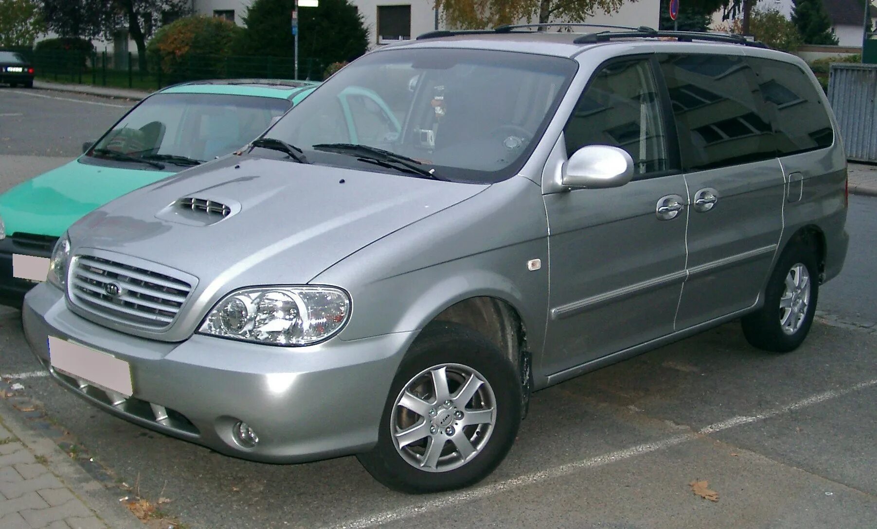 Купить киа карнивал дизель. Kia Carnival 2000. Kia Carnival 1999. Kia Carnival 1 поколение. Kia Carnival 2006.