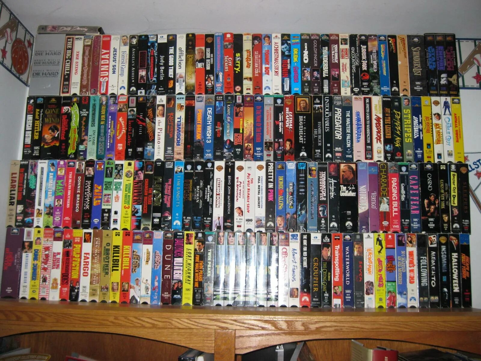 Vhs что это. Видеокассеты 90 х VHS. Кассета VHS 90е. VHS кассеты 90х производители. Видеокассеты VHS 90х производители.