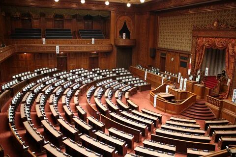 Парламент относится к