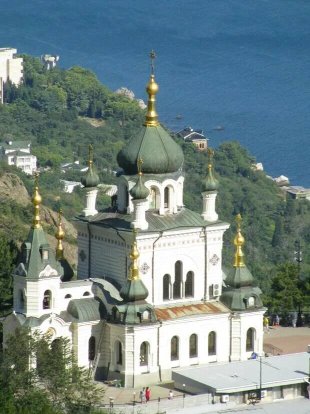 Кемпинг крым в форосе. Байдарский перевал в крыму. Церковь архангела михаила ореанда ялта. От ореанды до фороса. Храм воскресения христова форос.