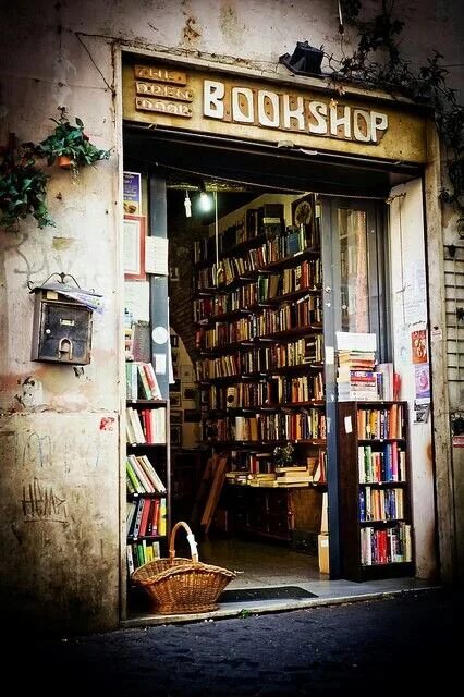 The Mellifluous Bookshelf - Portugal Book cafe, Libreria diseño, Libreria