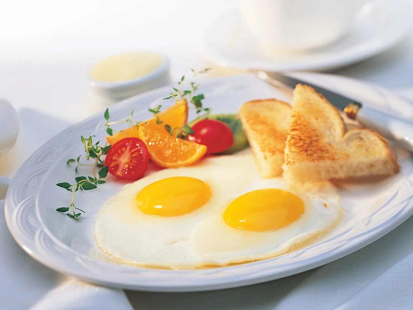 Тест блюда из яиц. Красивая яичница. Завтрак. Вкусный завтрак. Яичница для завтрака.
