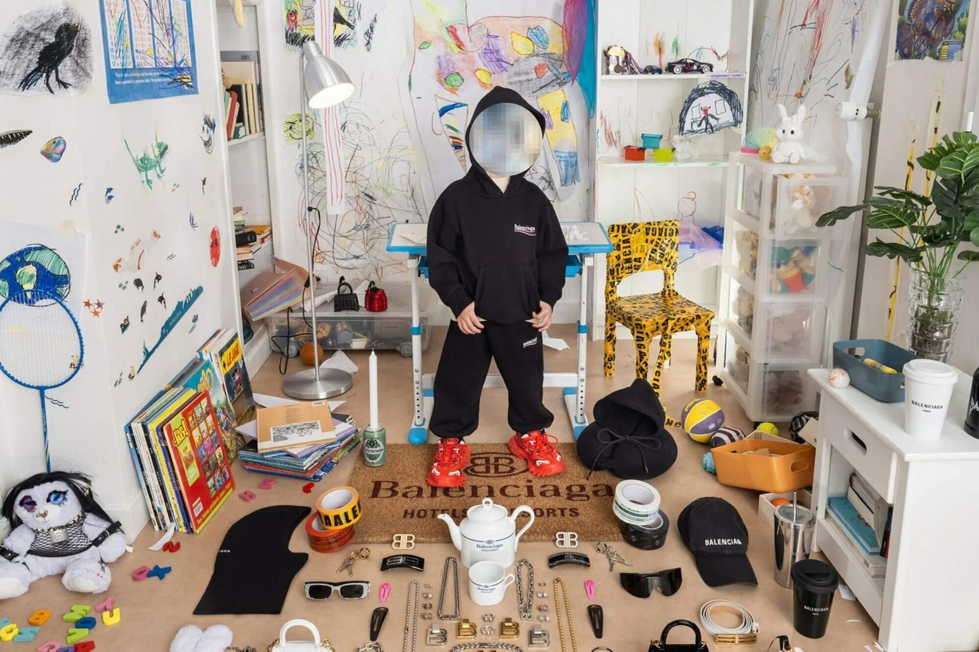 Реклама баленсиага 2022. Баленсиага фотосессия с детьми. Модные дети 2022. Баленсиага фотосессия с детьми. Баленсиага скандал.