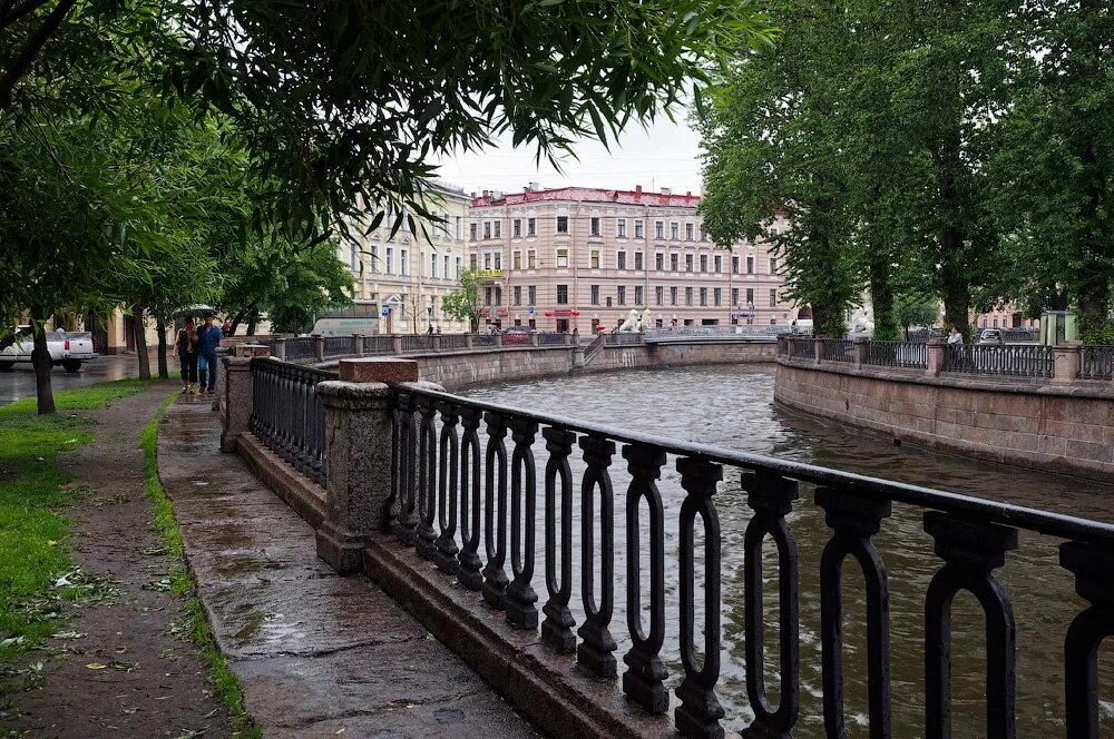 Санкт-Петербург дождь. Овсянниковский сад Санкт-Петербурга. Питер Грибоедова лето дождь. Канал Грибоедова дождь. Санкт петербург пасмурно