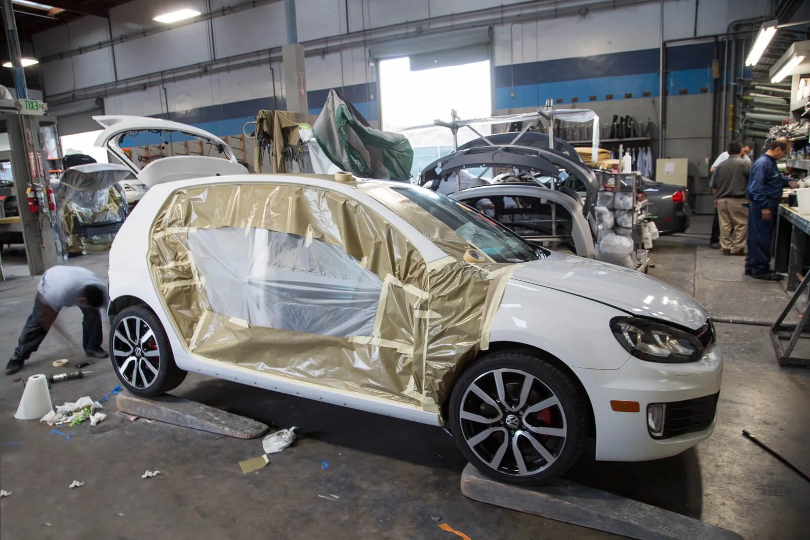 Кузовной фольксваген. Volkswagen кузовной. volkswagen с кузовом. фольксваген ремонт кузова. фольксваген поло автосервис и покраска.