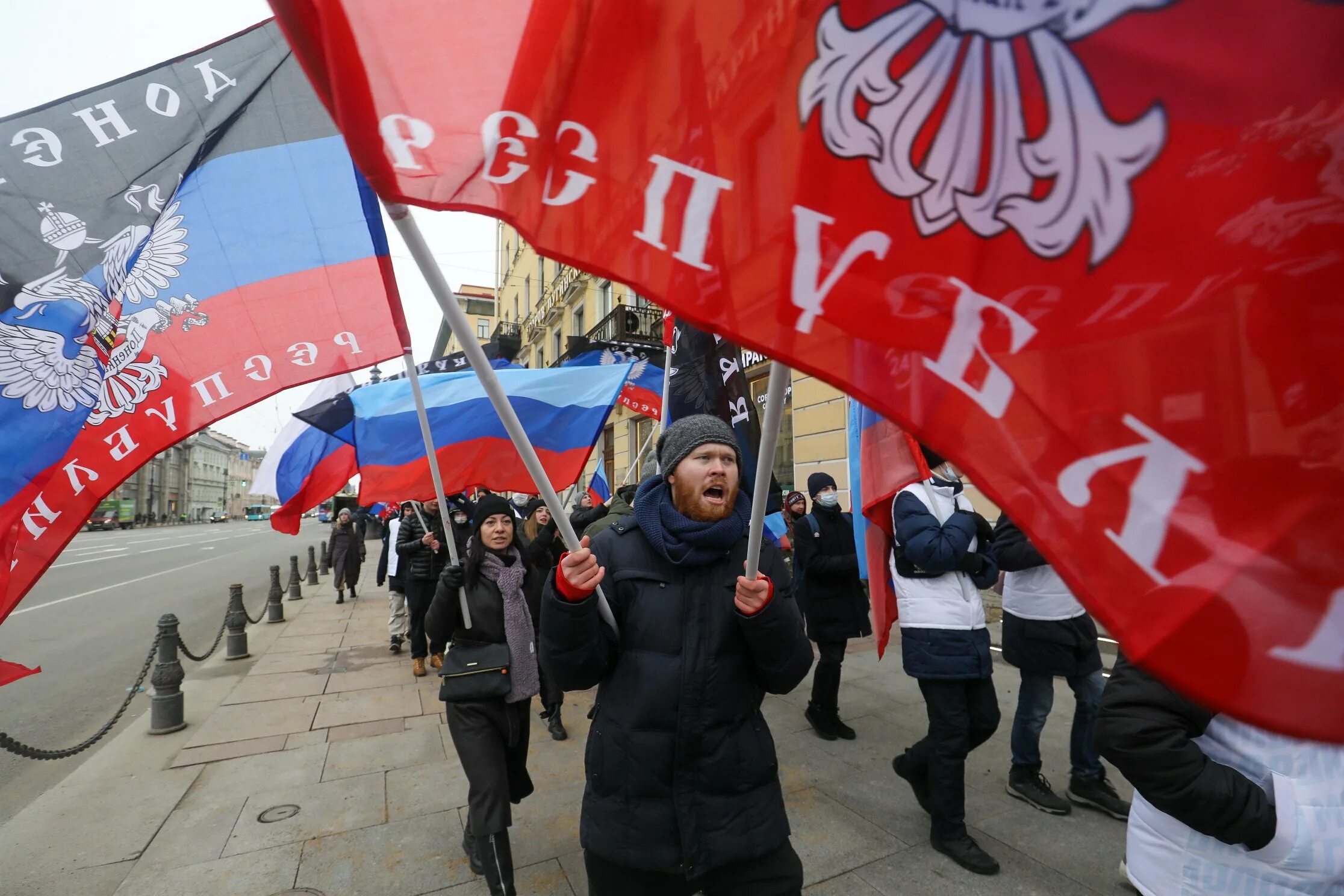 Флаг России и ДНР. Флаг России и Донбасса. Флаг ДНР И ЛНР. Россия Луганск Донецк флаги. Период новороссии