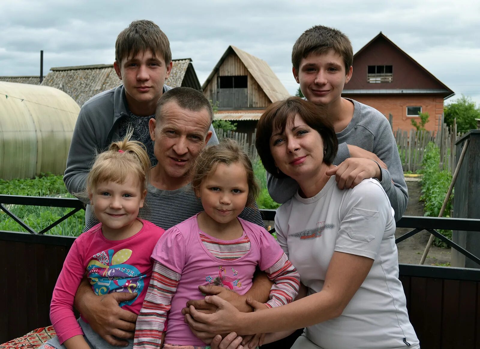 Семья капуста. Дети в многодетной семье. Семья в америке капустиных. Семья капустиных из спокена. Семья в америке капустиных.