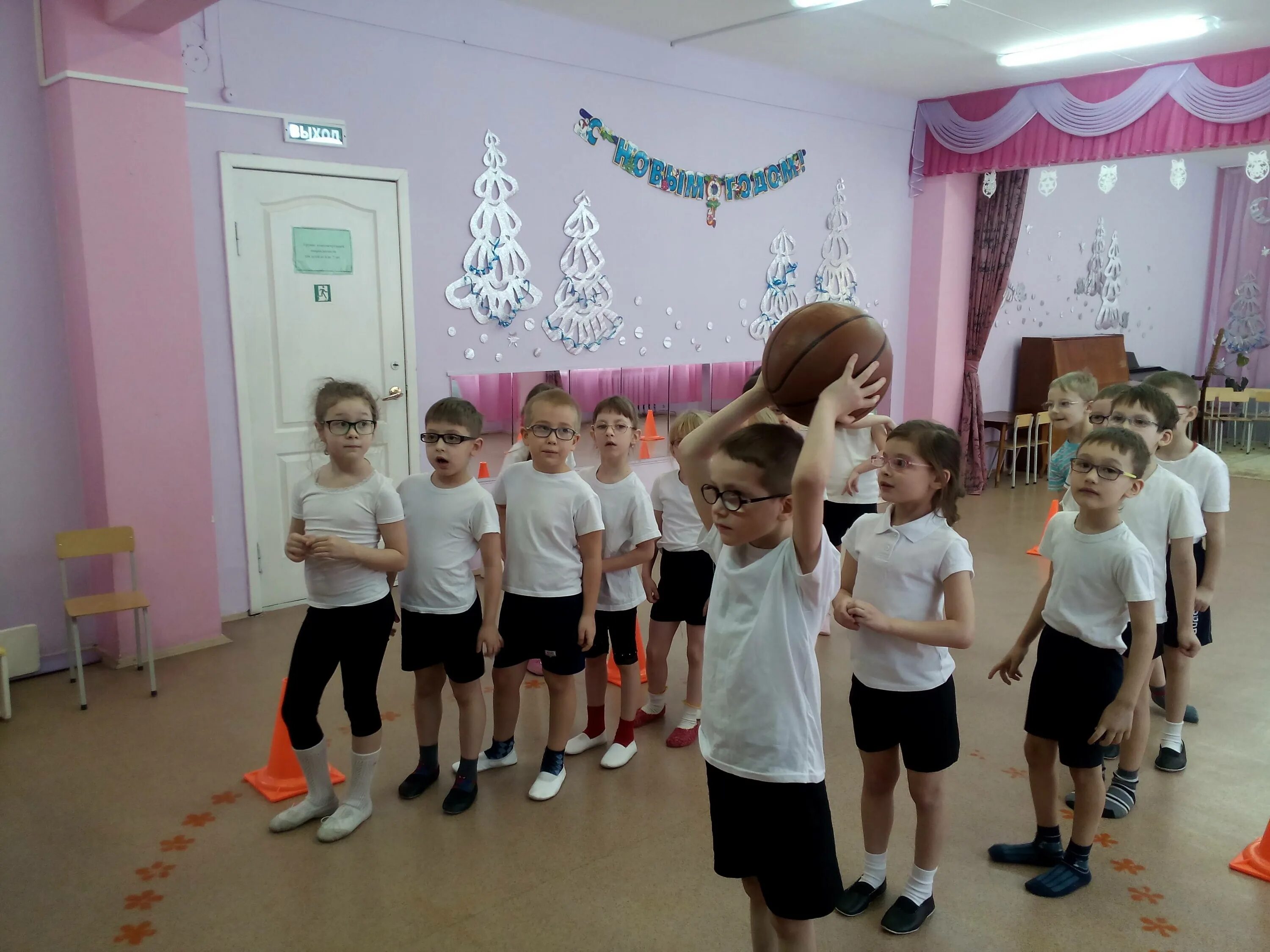 195 садик воронеж. Интерьер группы в детском саду. 81 сад новороссийск. Нэбзый садик яблоновский. Общеразвивающий детский сад.