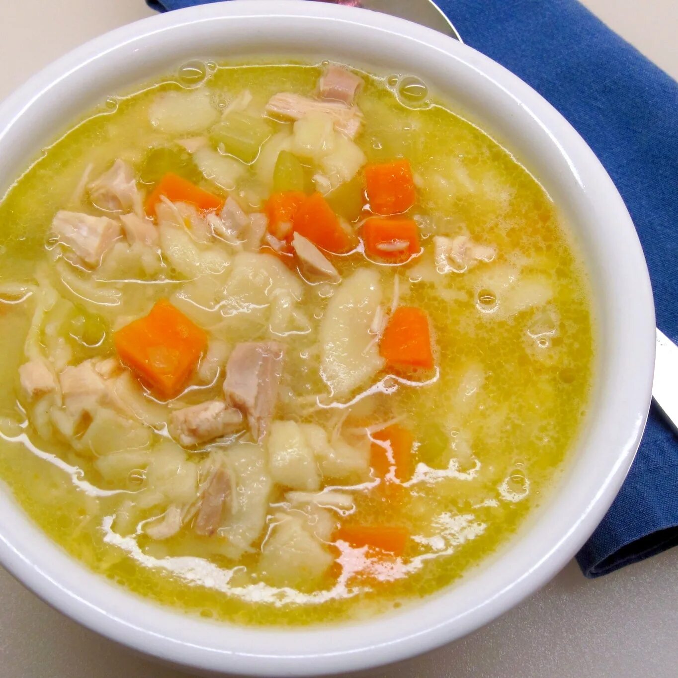 Суп с окорочком. Куриный суп. Суп лапша. Куриный суп с лапшой.
