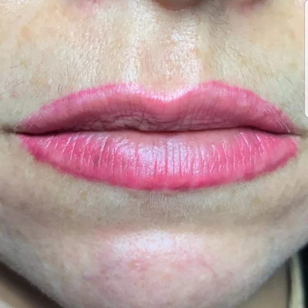 Контур губ до и после. Перманент губ контур. Перманентный макияж ГУ. Перманентный макияж губ. Неудачный перманентный макияж губ.