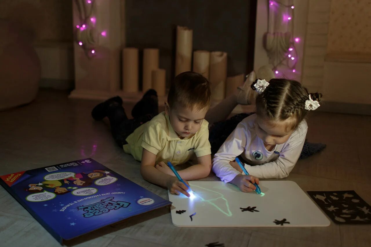 Рисуй светом набор для рисования. Рисуем светом. Рисование светом для детей. Световой планшет детский. Рисование светом для детей игра.