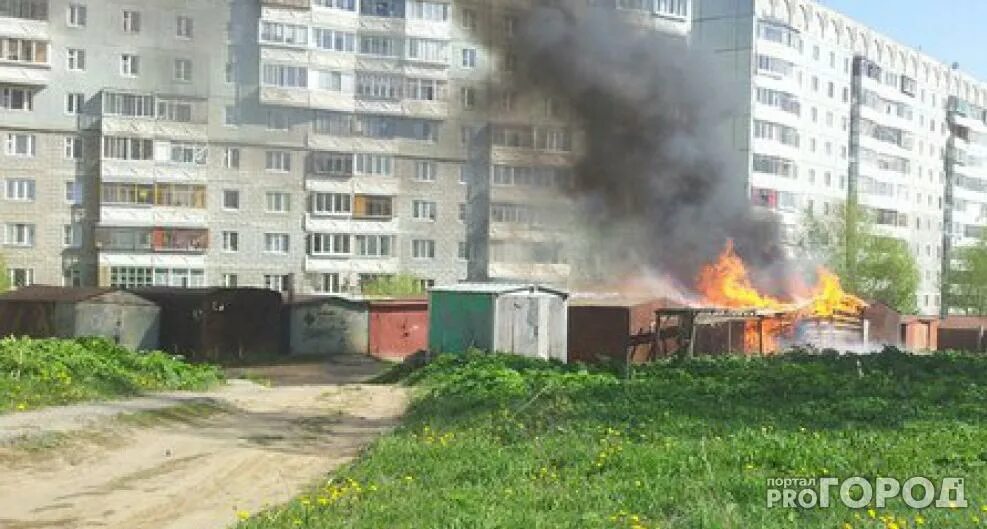 Аварийная ухта. Пожар в ухте сегодня. пожар прогород. сгорел гараж в сыктывкаре. сильный пожар ухта.