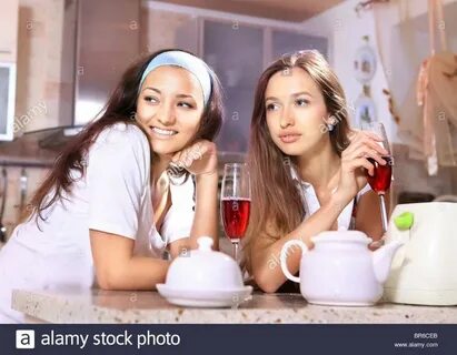 2 подруги на кухне