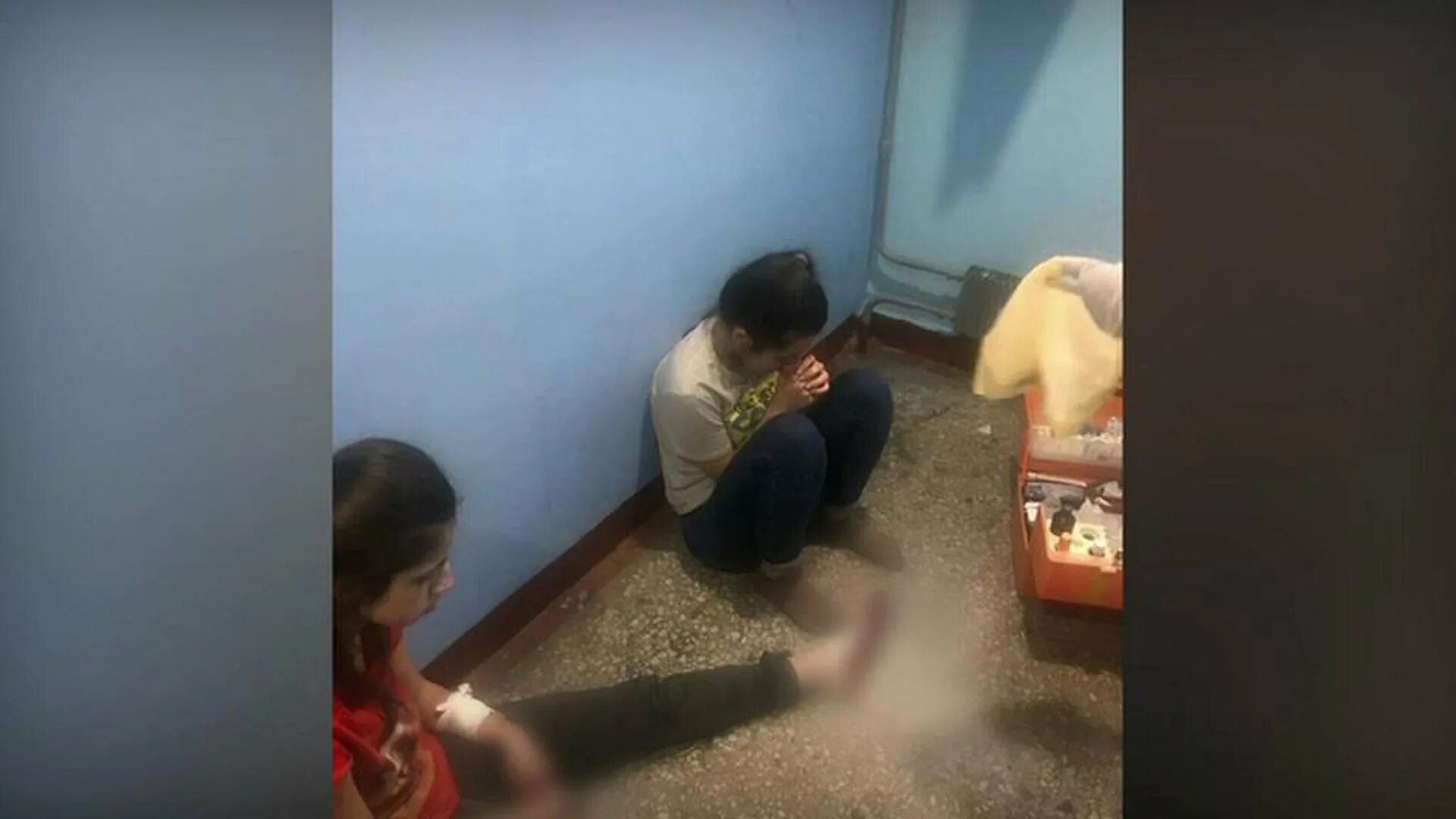 сестры нур индия. показалось мужик с ребенком. ксюша макарова ютуб. старшая сестра домашнее. озабоченные родители.