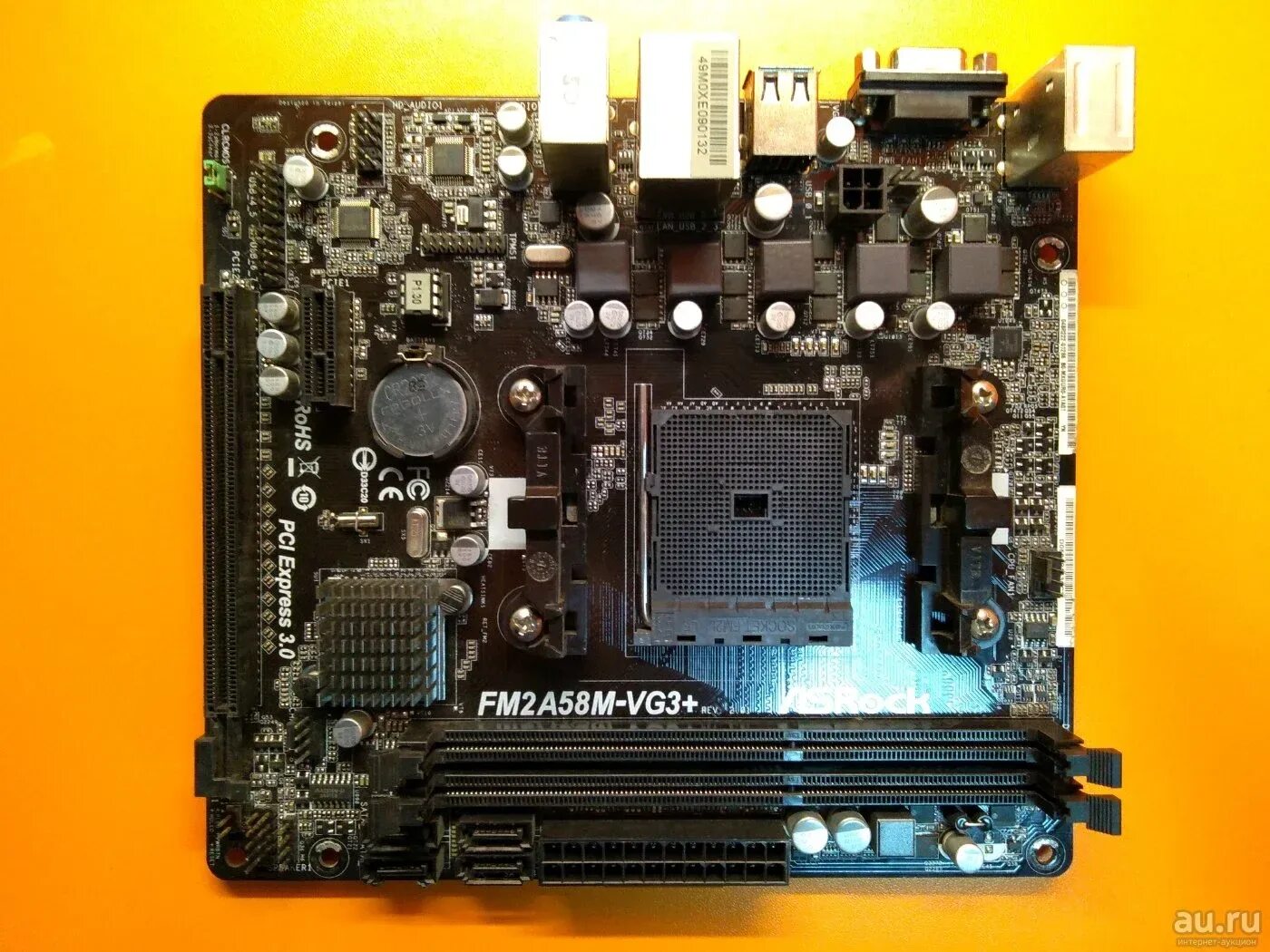 Не работает встроенное видео. Как отключить встроенную видеокарту на i 7 -4790k. Видеокарта вставленная в материнскую плату. Крепление видеокарты на материнке. Встроенная видеокарта на мат плате.