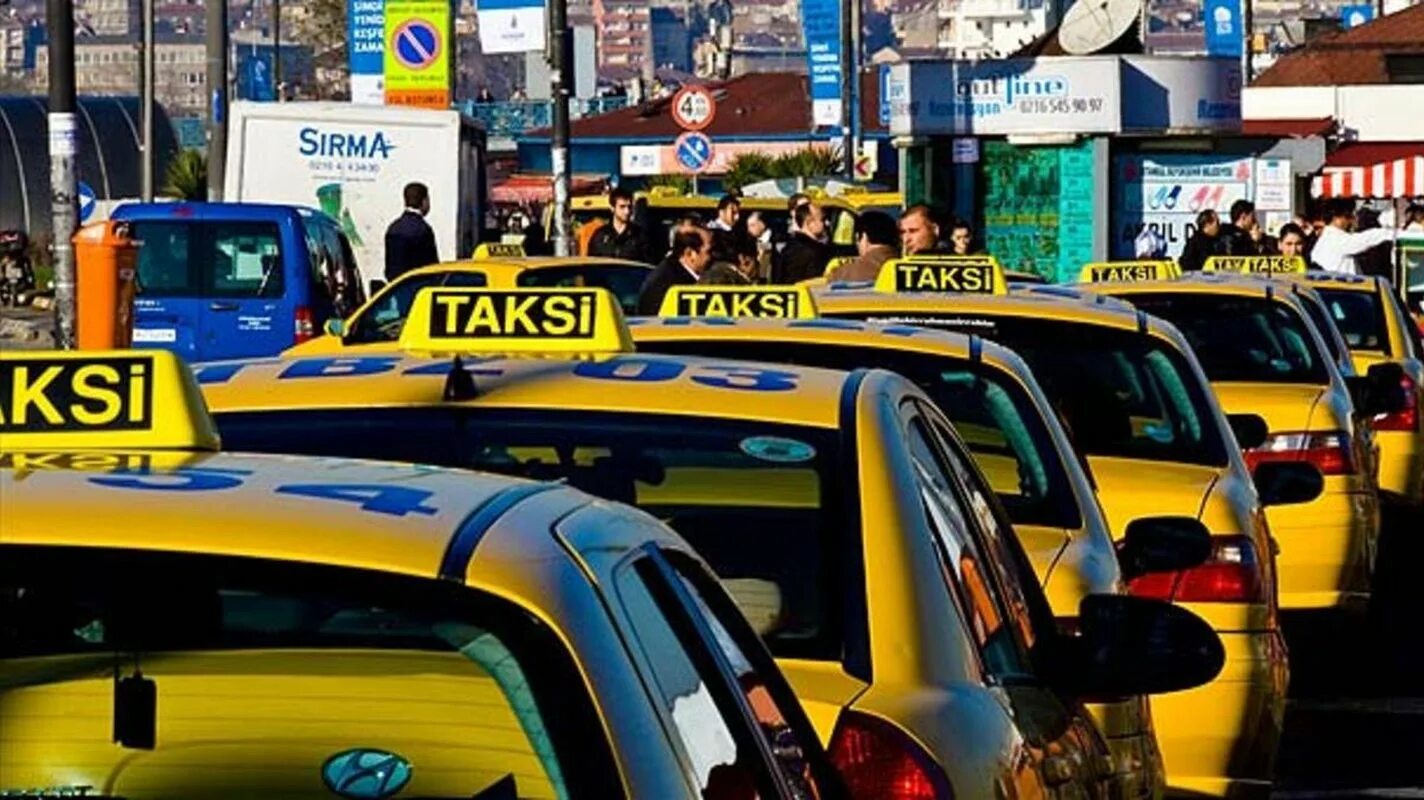 Такси в Стамбуле приложение. ITAXI В Стамбуле. Туристы в такси. Аэропорт Istanbul taksi binmek. Такси аэропорт стамбула таксим