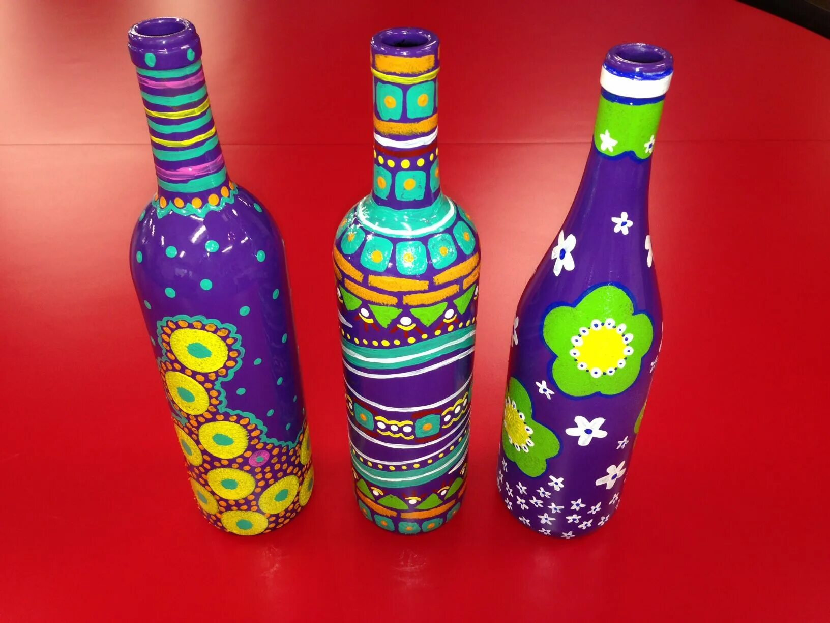 расписные бутылки. раскрасить бутылку. раскрасить бутылку. декоративные бутылки. роспись бутылок.