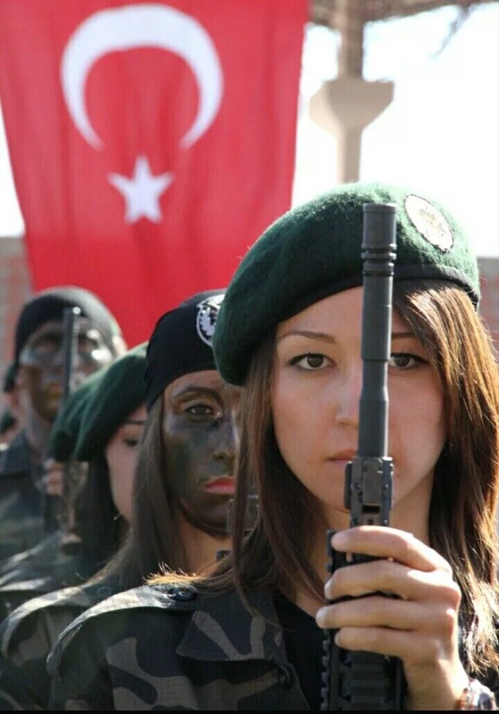 Turkey girls. Турецкие военные девушки. Женщины в турецкой армии. Женщины в армии Турции. Турция женский спецназ.