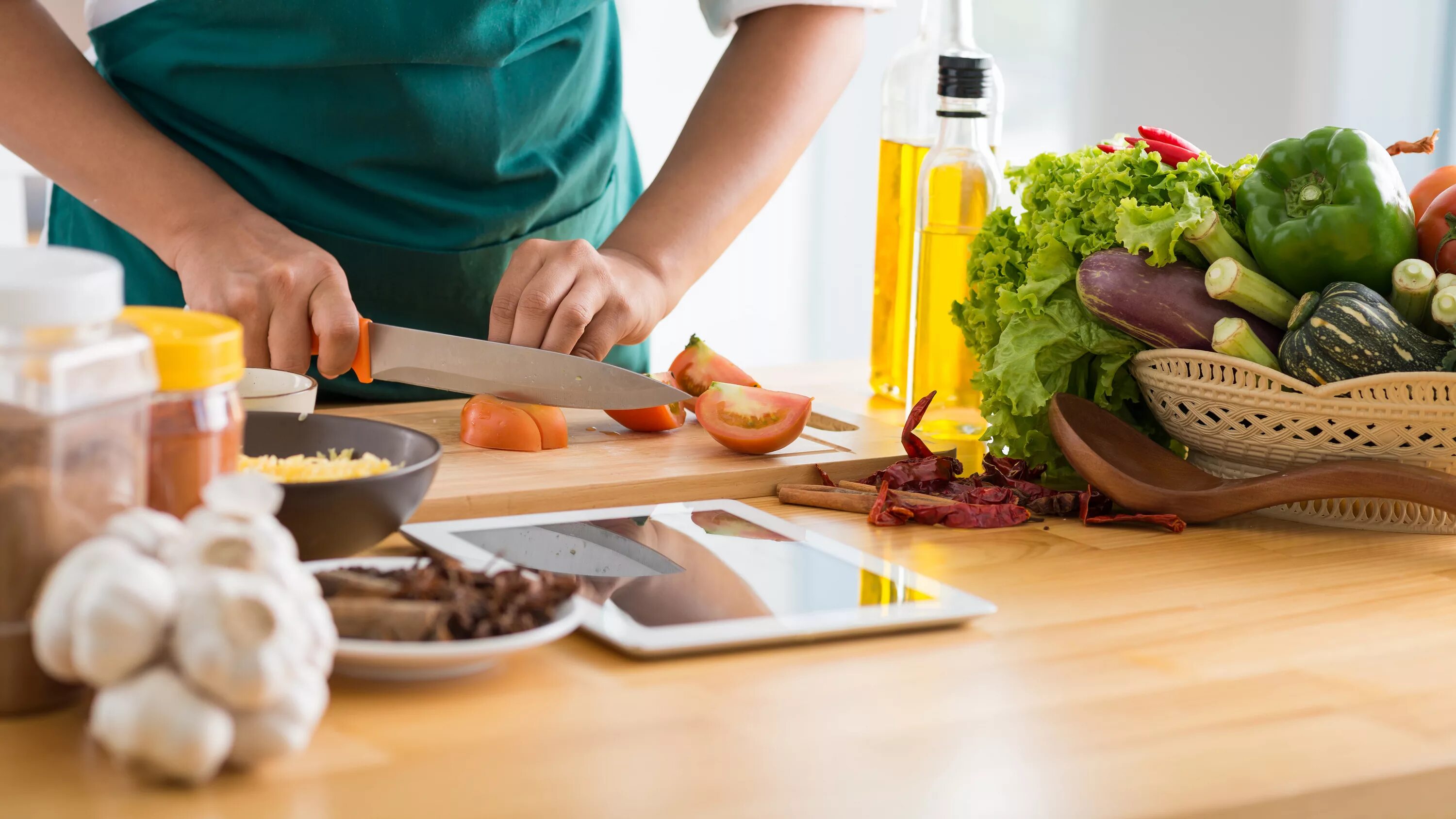 When you are preparing. Приготовление еды. Кухонный стол с продуктами. Кухонный стол с овощами. Продукты на кухне.