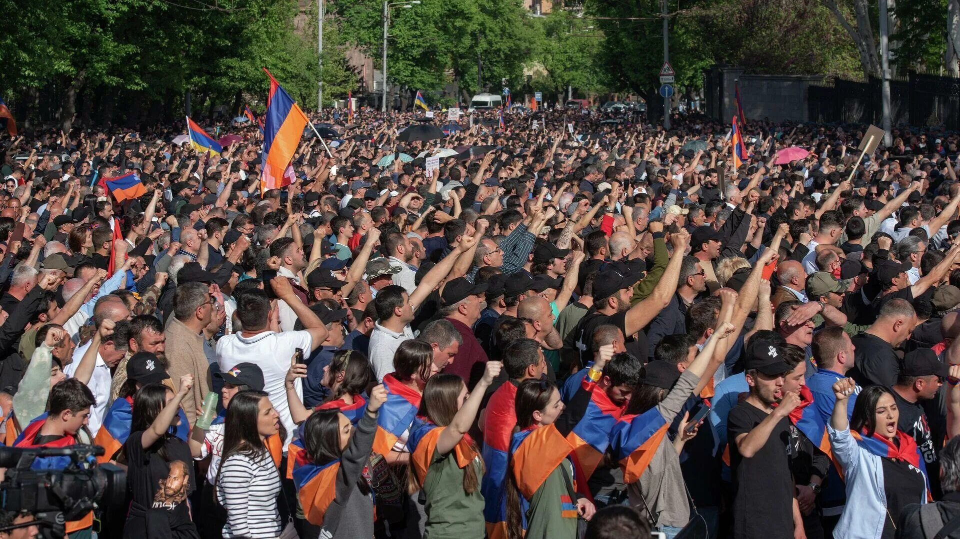 Митинги в Армении 2022. Армения митинги оппозиции 2022. Митинг оппозиции в Ереване. Митинги в Ереване 1988г. Очередь в ереване