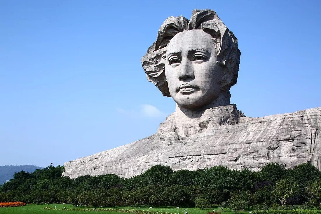 Статуя Мао Цзэдуна. Скульптура молодого Мао Цзэдуна. Статуя головы Мао Чанша. Памятник Мао Цзэдуну.