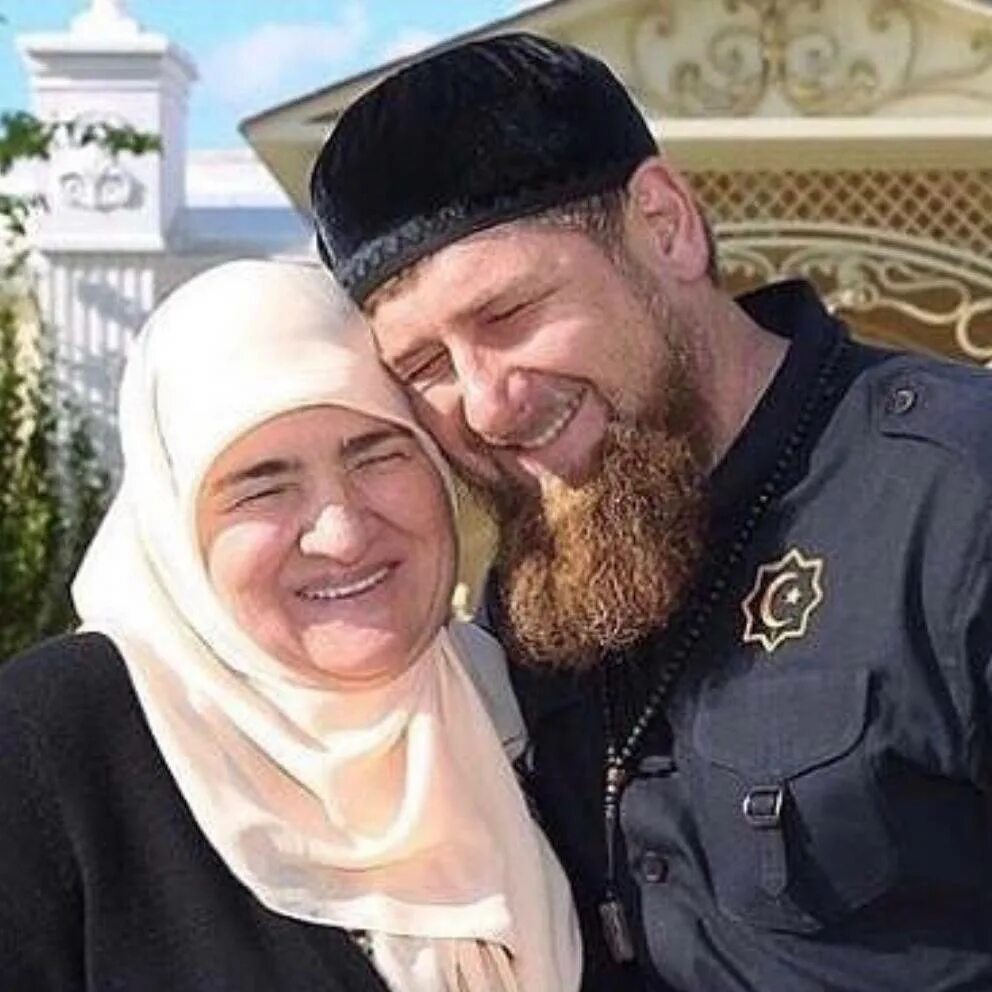 Жена Кадырова показала редкое фото мужа с дочерью