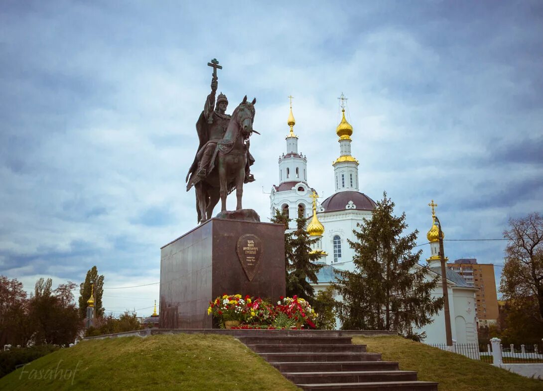 Россия 1 город орел. Город Орел памятник Грозному. Памятник Ивану Грозному.