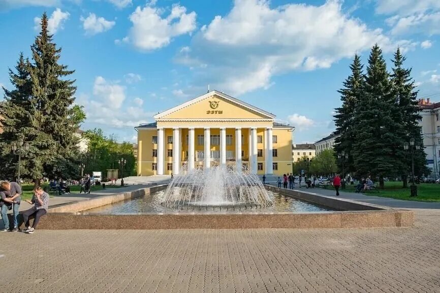 Гефест электросталь статуя. Апрель г электросталь. Апрель г электросталь. Аллея октябрь электросталь. Апрель г электросталь.