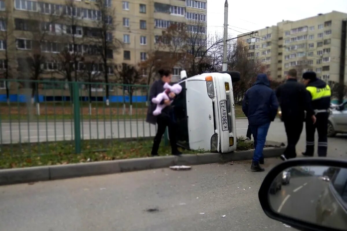На связи автопроисшествия чебоксары. Дтп на тракторостроителей чебоксары. авария проспект тракторостроителей чебоксары. авария на тракторостроителей 2017. авария в чебоксарах сегодня на пр тракторостроителей.