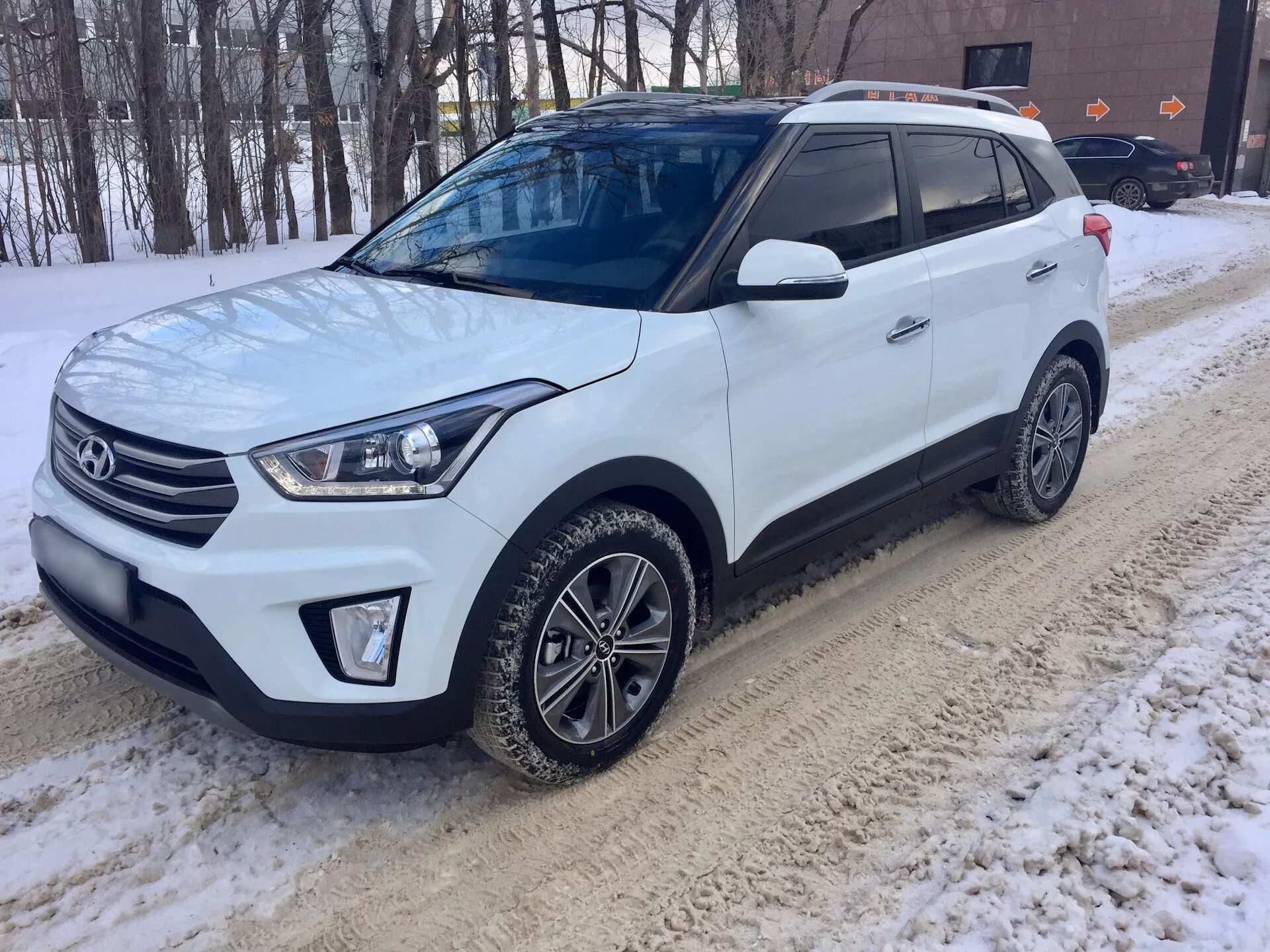 Hyundai creta 19. Хендай Крета белая. Hyundai Creta 2014. Hyundai Creta белая тонированная. Хендай Крета белая с черной крышей.