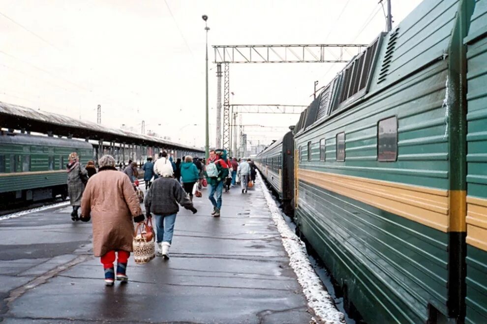 Ярославский вокзал 1990-е. Москва Ярославский вокзал перрон. Ярославский вокзал в 90-е годы. Московский вокзал в 90 е.