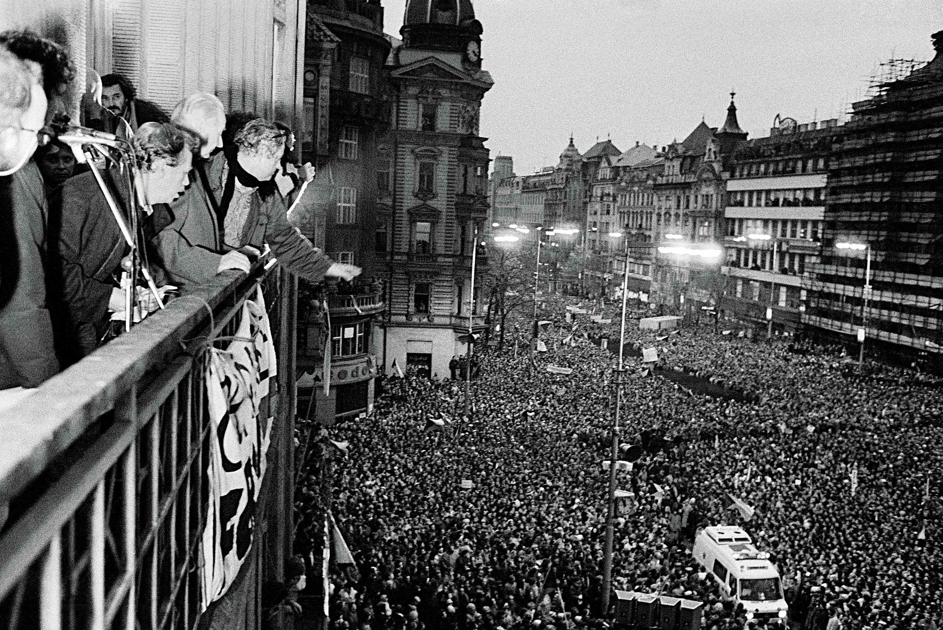 Революции в центральной и восточной европы. Бархатная революция в Чехословакии 1989. Прага 1989г. Бархатная революция.